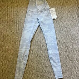 NEW w/tags wonderunder Lululemon leggings  super cute /sold out